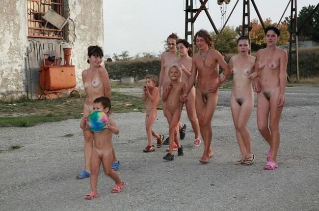 Family nudism photo Purenudism gallery [Bare adventures]