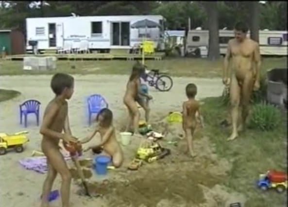 Sun Oasis vol 1 - family nudism video [720x544 | 00:15:25 | 293.04 MB]